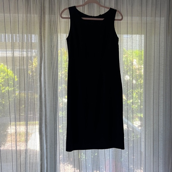 Dresses & Skirts - Little black dress